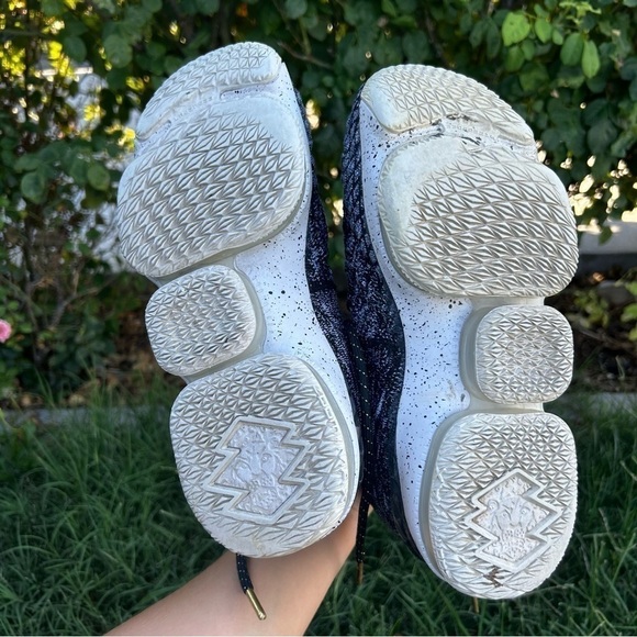 Nike LeBron 15 Ashes 2017 athletic sneakers - Picture 3 of 8